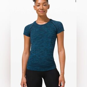 Lululemon Swiftly Tech Short Sleeve Size 2-Blue
